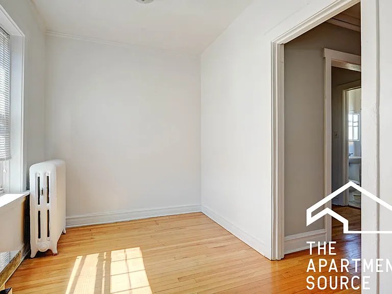 4402 N Rockwell St #3 — Photo 4