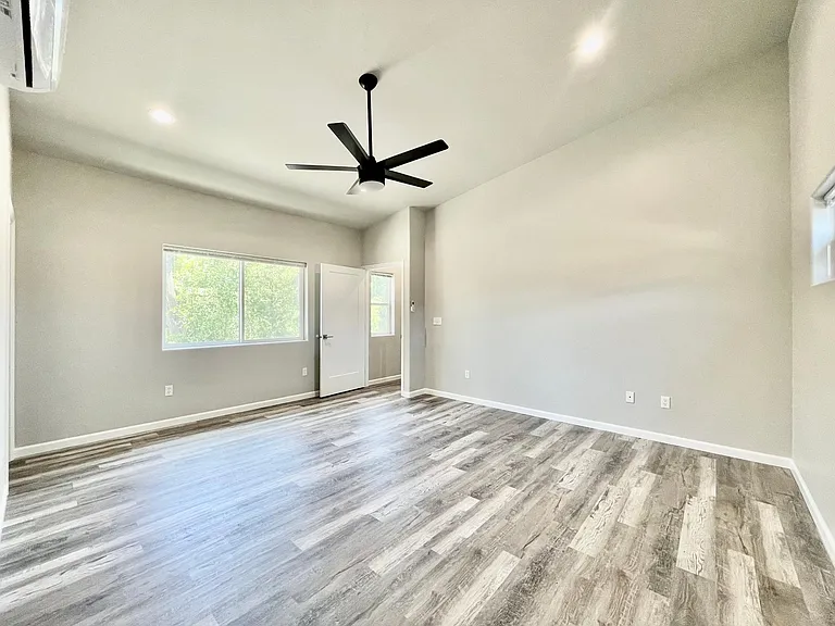 720 N Walnut St #13 — Photo 21