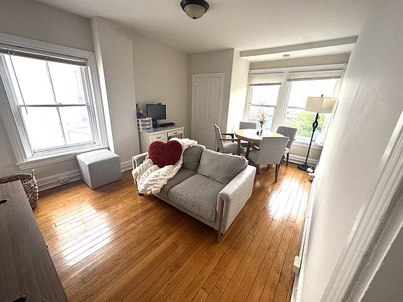 4th image of 241 Bridge St APT C