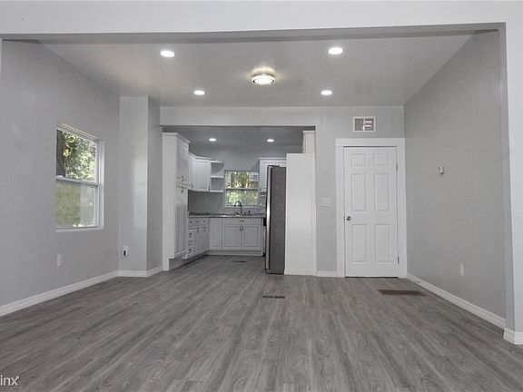 4th image of 638 Palmetto St