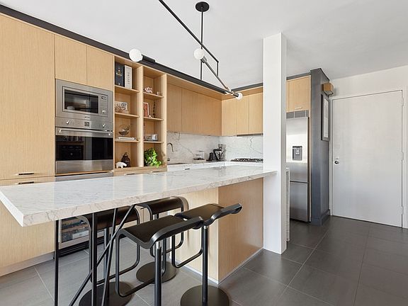 2nd image of 1 Irving Pl APT G17d