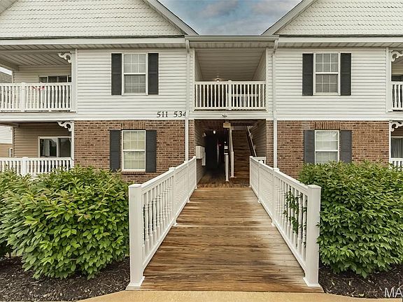 3rd image of 534 Saravalle Dr