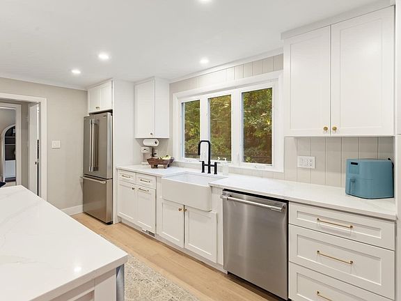 5th image of 124 Hillside Rd