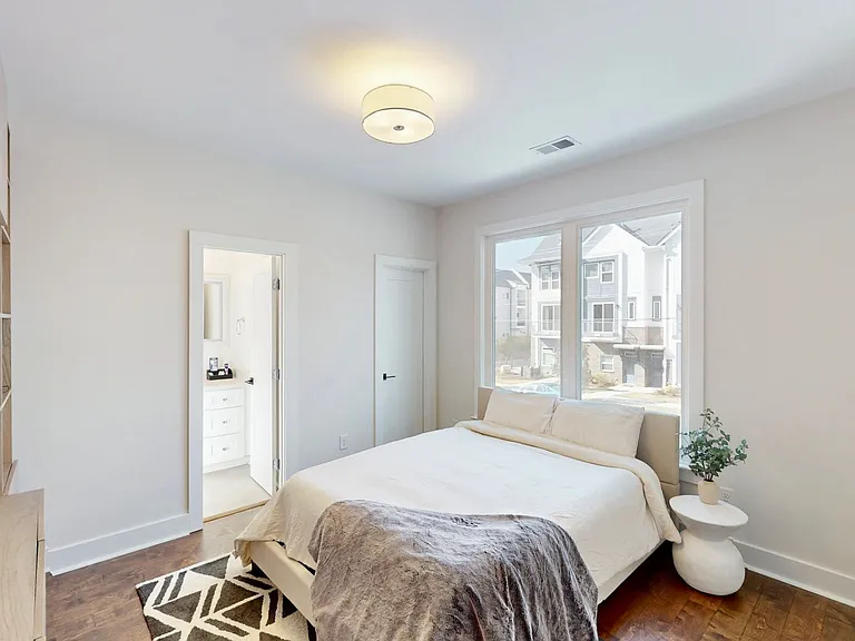 1220 Lomax Ave — Photo 37