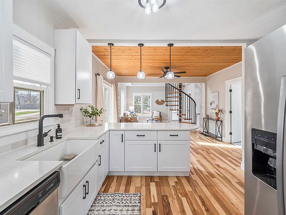 5th image of 4645 Beaver Ave