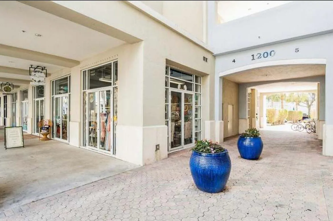 1 bed, 719 sqft, $2,400 — Photo 3