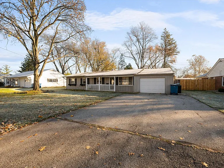 6040 Graystone Dr — Photo 2