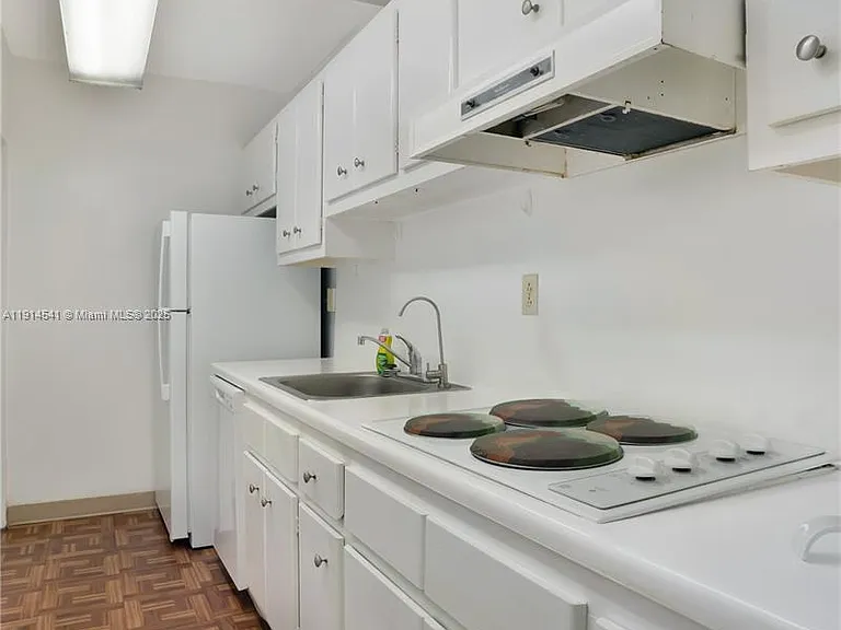 100 Lincoln Rd #607 — Photo 13