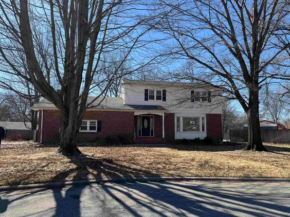 1825 Circle Dr, El Dorado, KS 67042