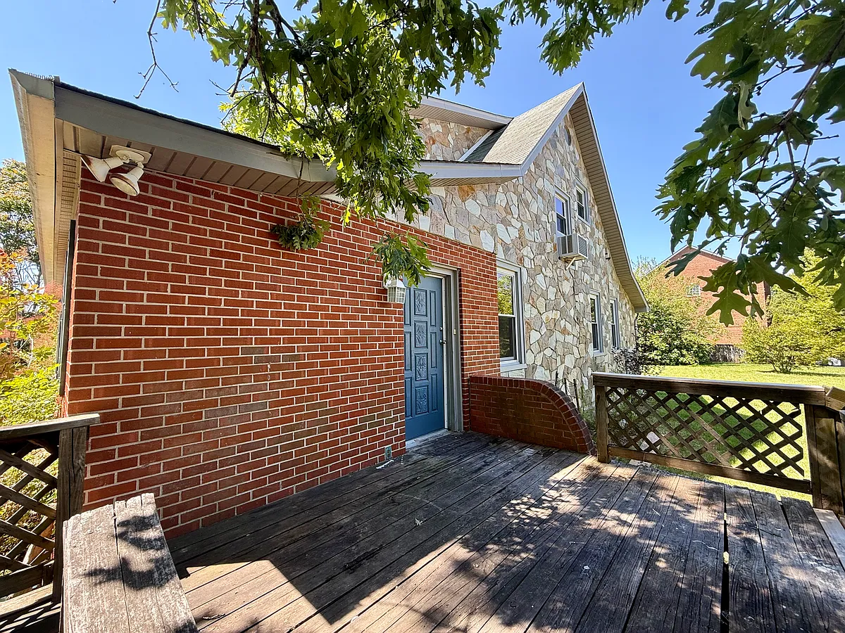 Building Photo - 305 Saint Marys Ave