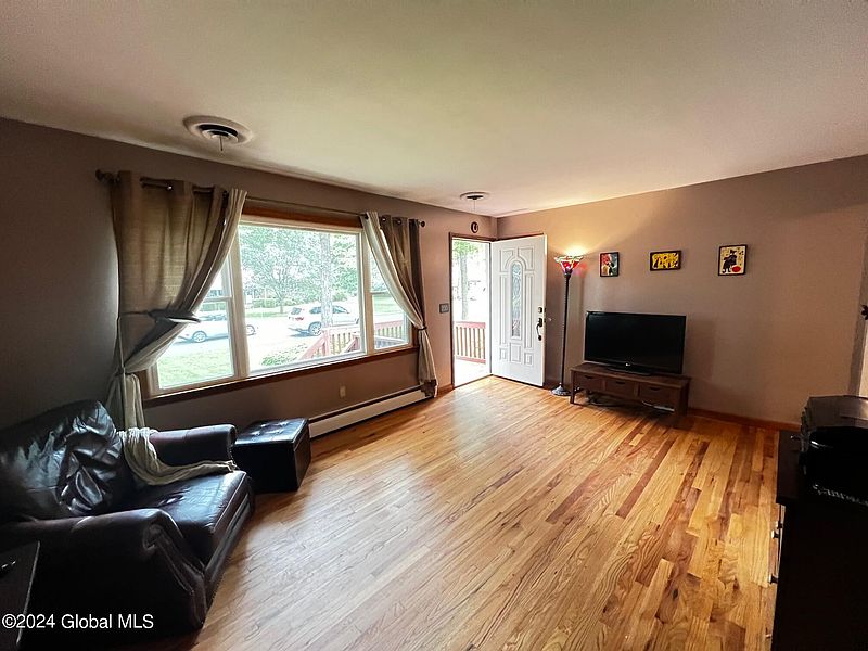 4th image of 88 Brockley Drive