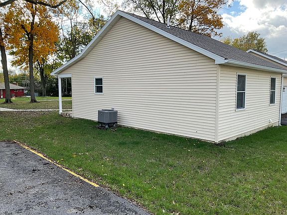3rd image of 2275 Hill St