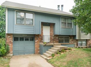 1024 E Huntington Pl, Olathe, KS 66061