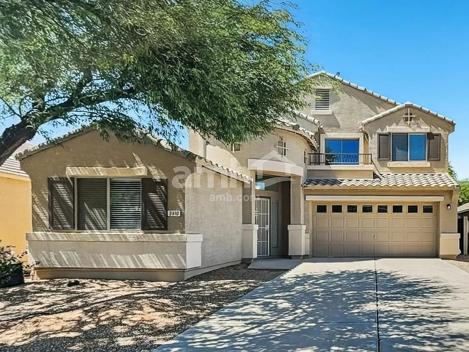 3910 E Hematite Ln