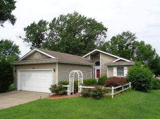 318 Hillcrest Dr, Nevada, MO 64772