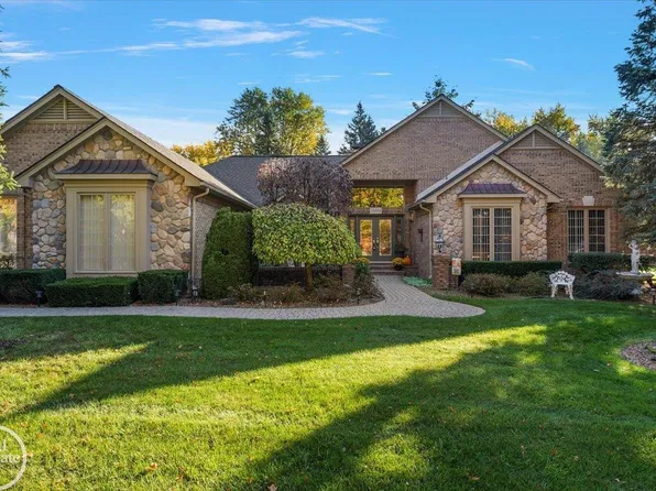 53086 Shanelle Ln, Shelby Township, MI 48315