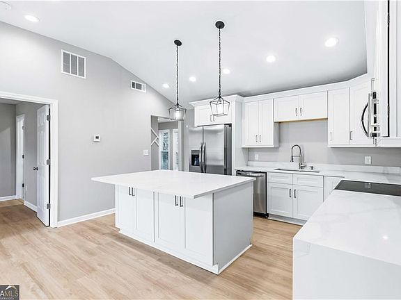 5th image of 3790 Brook Way SW