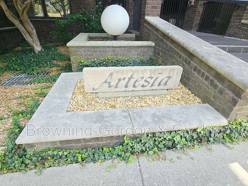 2 bed, 2.5 bath, 2134 sqft, $2,895 — Photo 2