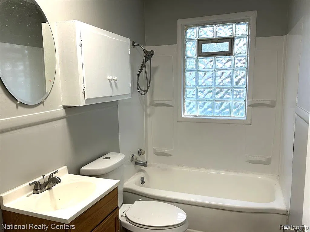 2 bed, 1.0 bath, 750 sqft, $950 — Photo 3