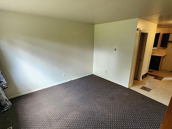 4th image of 1310 Hiland St