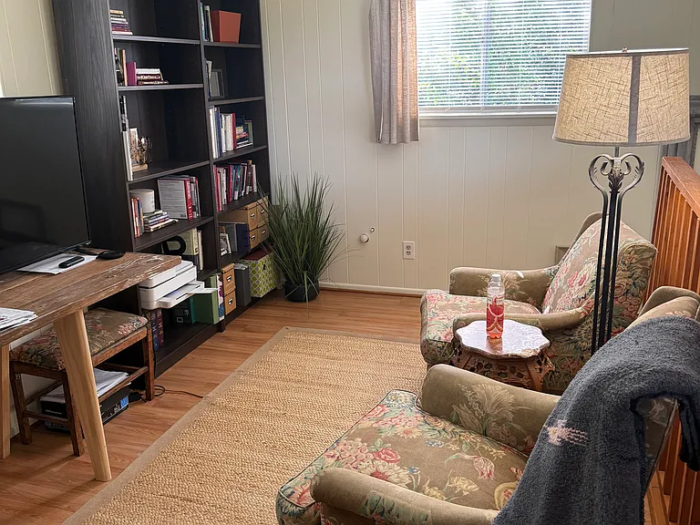 Office (in bonus room upstairs)