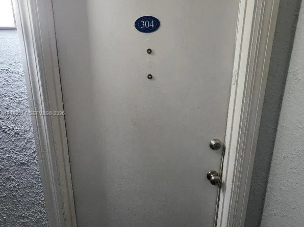 2016 Bay Dr APT 304, Miami Beach, FL 33141