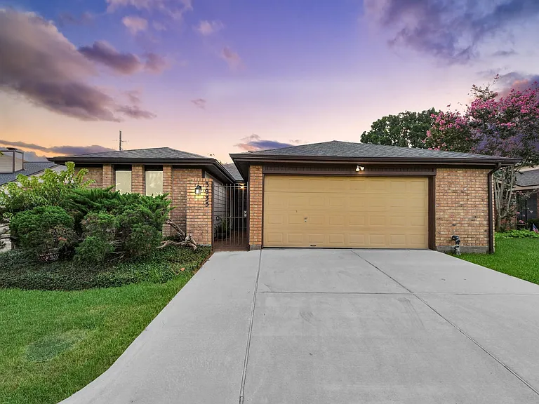 3935 Heathersage Dr — Photo 44