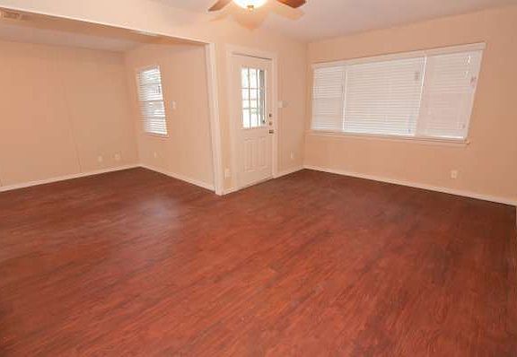 5th image of 209 W 3rd St