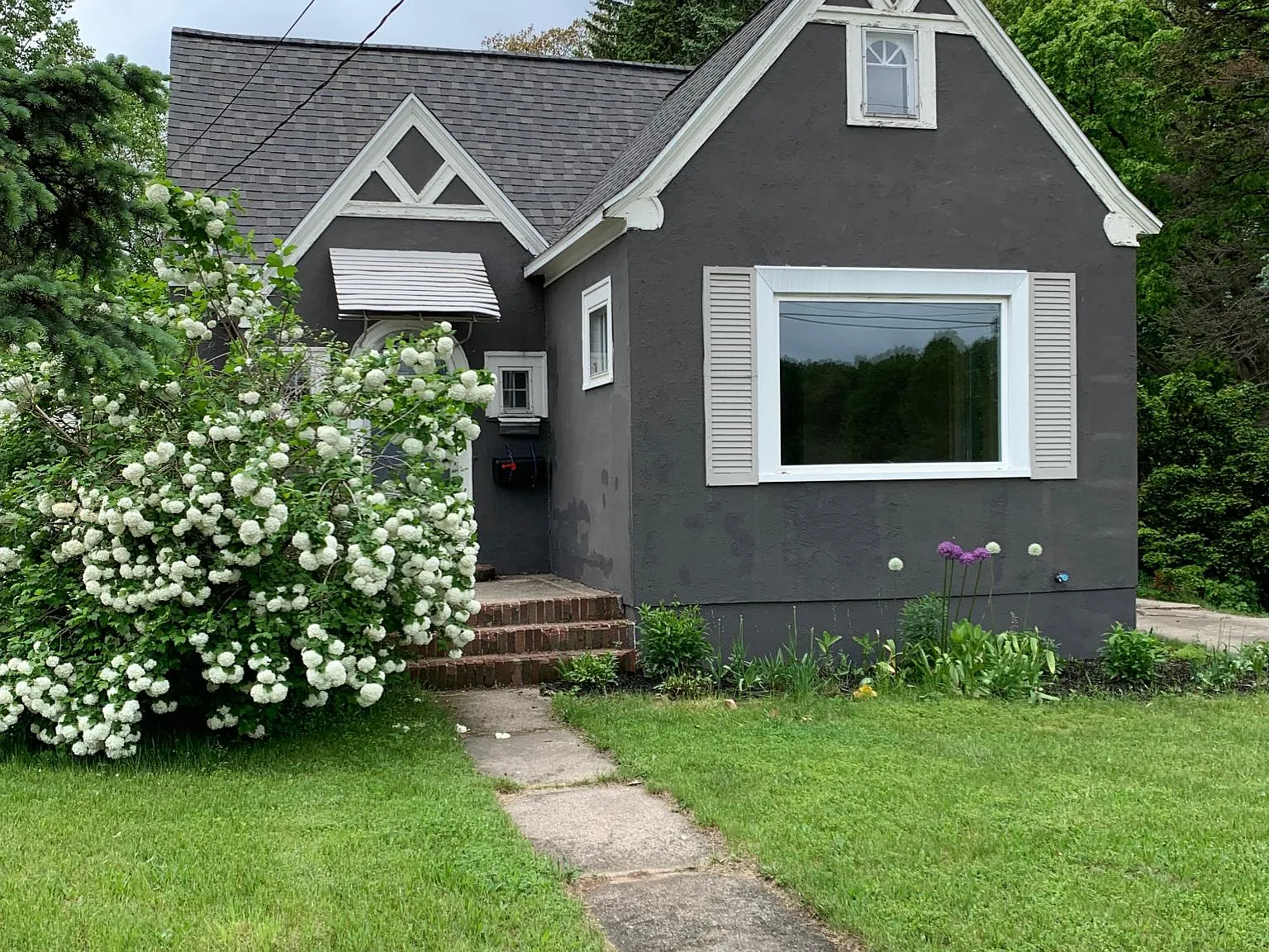 921 Fuller Ave NE — Photo 3