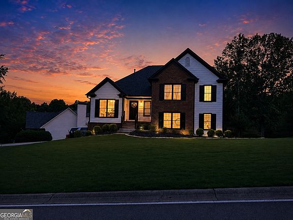 4th image of 10 Arbor Hills Rd S