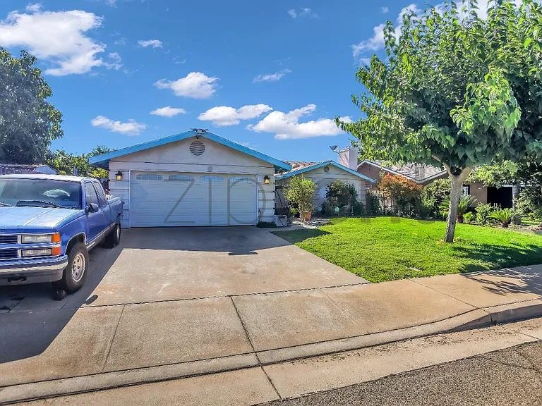 2411 Berry St — Photo 2