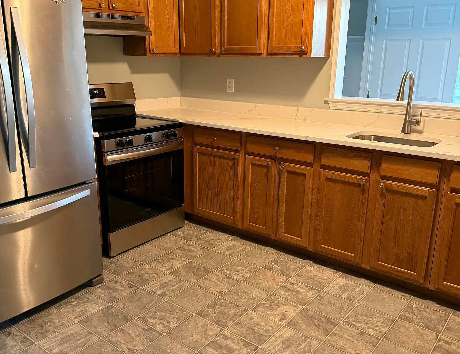 2 bed, 1072 sqft, $2,200 — Photo 3