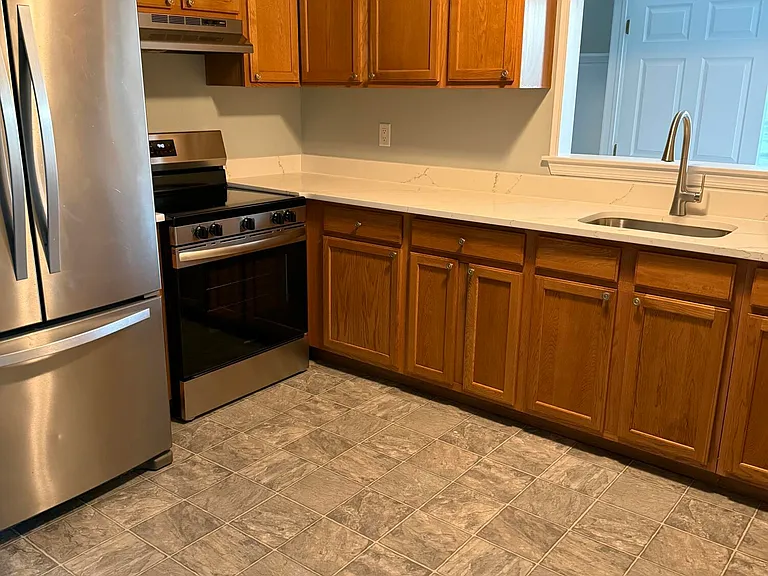 19 Niagara Dr — Photo 3