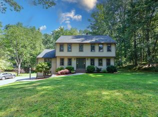 7 Angelo Ln, Londonderry, NH 03053