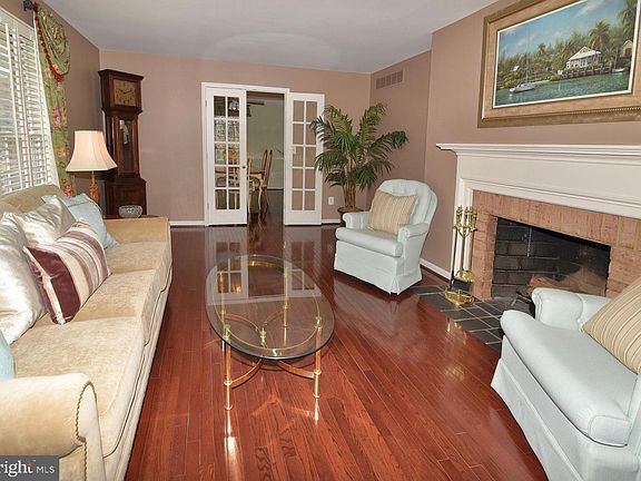 3rd image of 509 Devonshire Ln