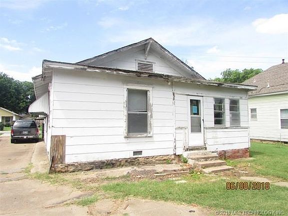 3rd image of 130 W Bryan Ave