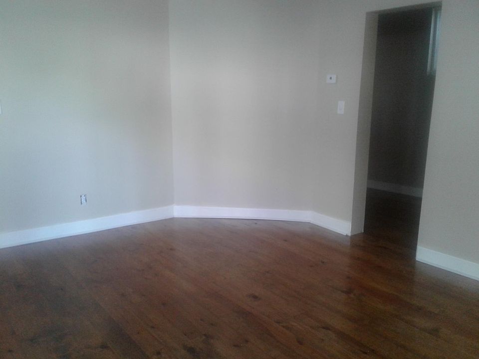 1st image of 2656 Bank St