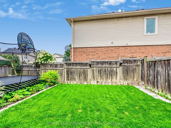 4th image of 4849 Columbus Dr