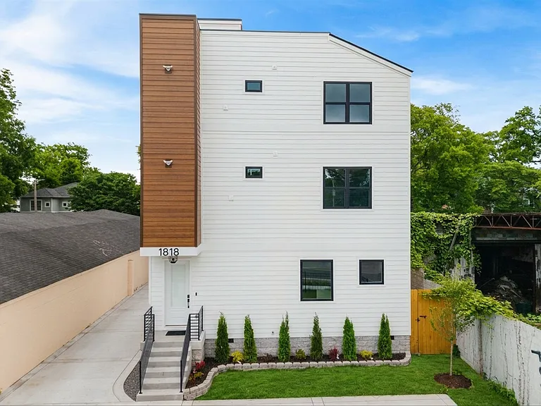 1818 Dr Db Todd Jr Blvd #C — Photo 7