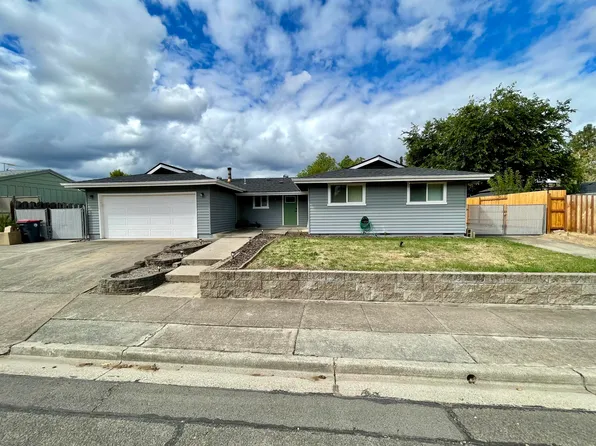 1155 N 5th St, Central Point, OR 97502