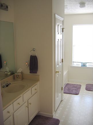 3rd image of 503 Kensington Park Dr