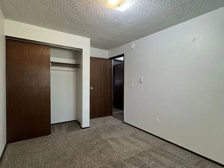 1204 N B St — Photo 11