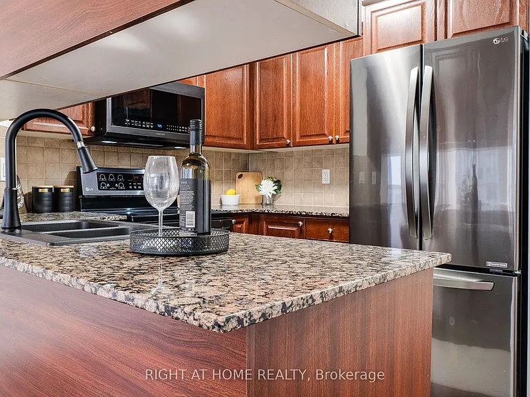 310 Burnhamthorpe Rd W #1713 — Photo 22