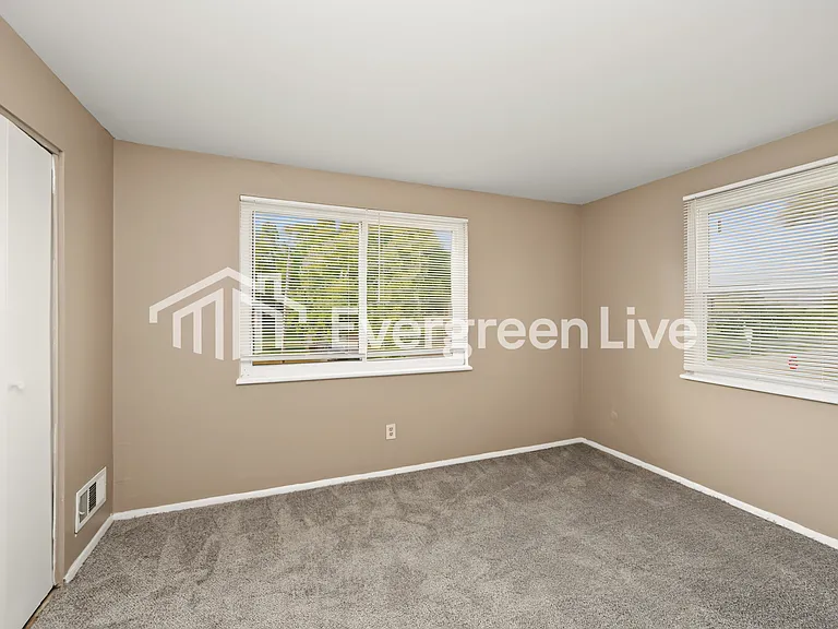 1733 Continental Dr — Photo 11