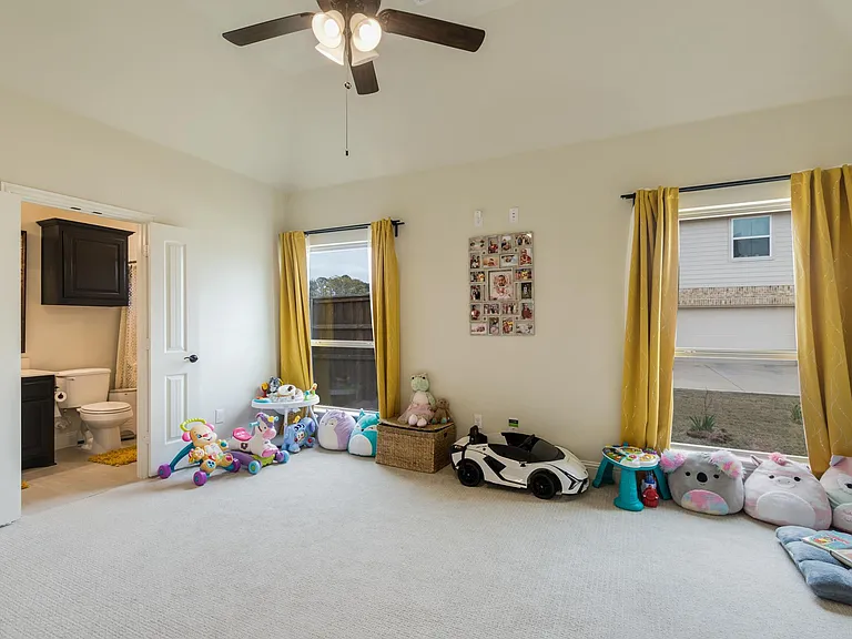 612 Ambergate Dr — Photo 34