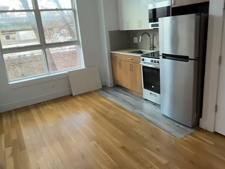 2028 Davidson Ave #1B — Photo 4