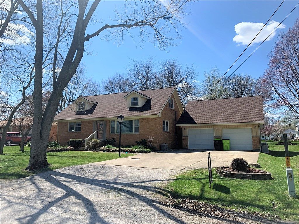 210 S East St, Moweaqua, IL 62550 Zillow
