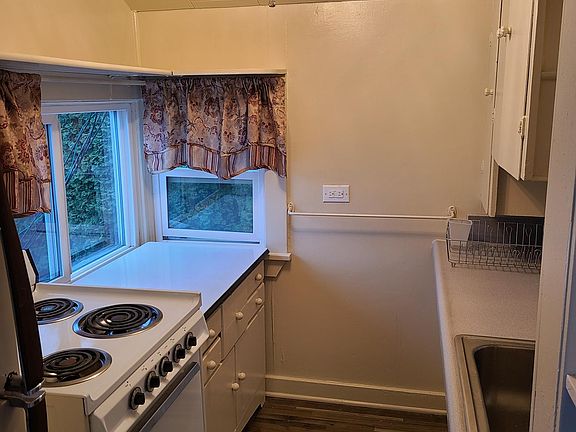 2nd image of 3201 Grand Ave #2