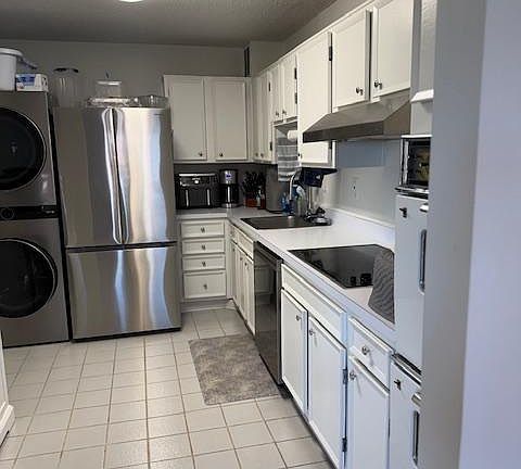 5th image of 203 Yoakum Pkwy APT 1004