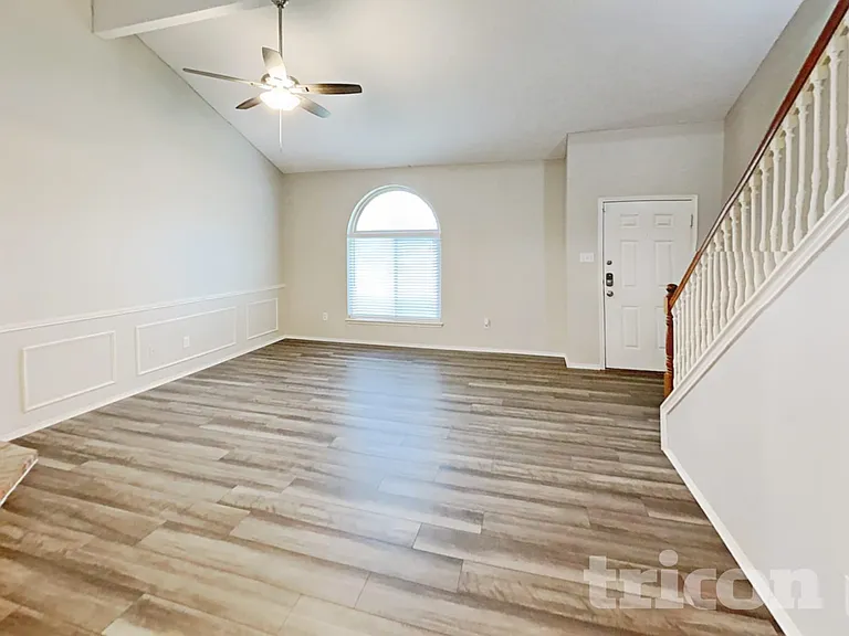 433 Candlestick Trl — Photo 3